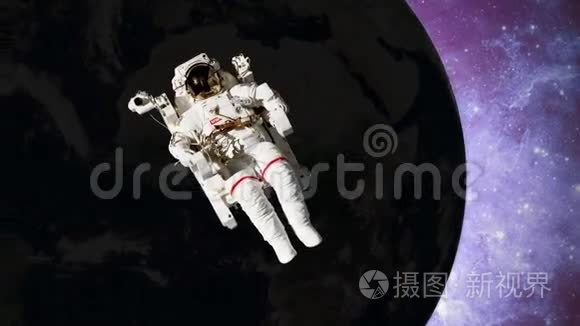 在地球前的空地上的宇航员视频