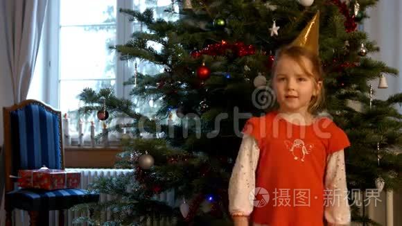 可爱的小女孩唱圣诞歌曲视频