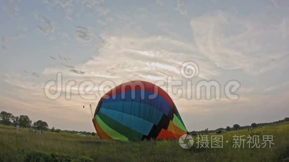 热气球燃烧器点火并充气信封视频