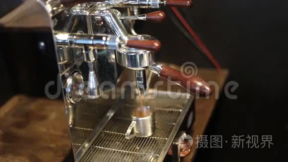 浓缩咖啡机泡咖啡视频