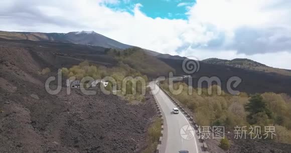 通往埃特纳山公路的鸟瞰图