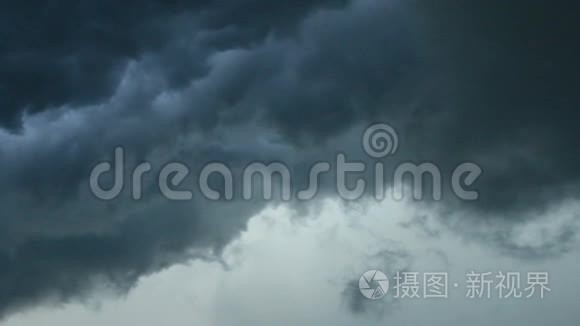 暴风雨中天空中的乌云视频