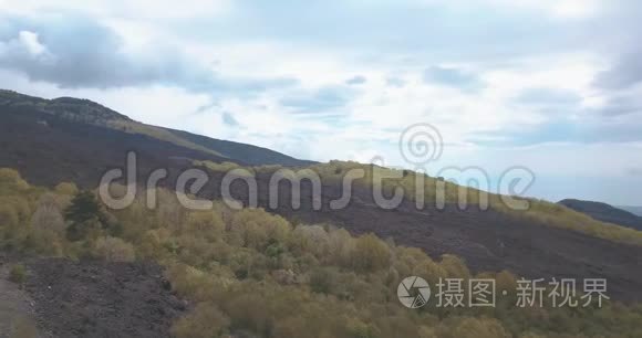 通往埃特纳山公路的鸟瞰图