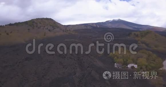 通往埃特纳山公路的鸟瞰图