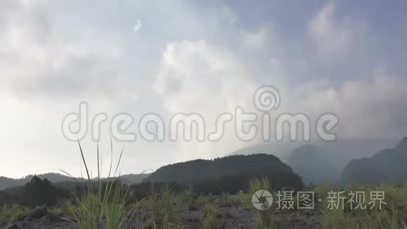 默拉皮山，古农默拉皮，印度尼西亚和爪哇的火山，是一个活动的平流层火山，位于