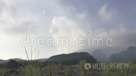 默拉皮山，古农默拉皮，印度尼西亚和爪哇的火山，是一个活动的平流层火山，位于