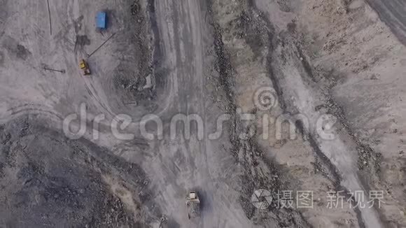 有矿物开采的巨型采石场视频