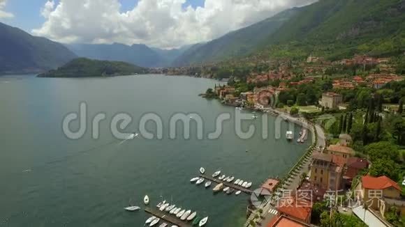 意大利有山和城镇的湖泊视频