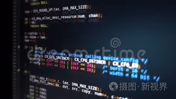 程序代码在计算机屏幕上滚动视频