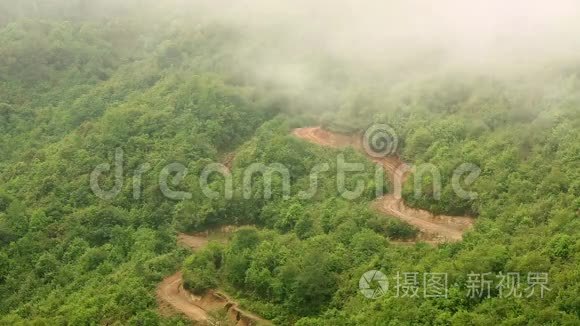 大雾天喜马拉雅山脉壮丽景色视频