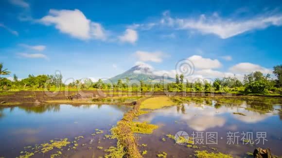 Mayon Volcano是比科尔地区阿尔拜省的一个活跃的平流层火山，位于布科尔州吕宋岛
