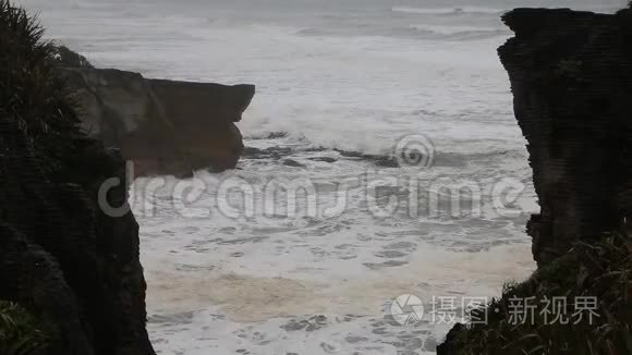 悬崖和波浪