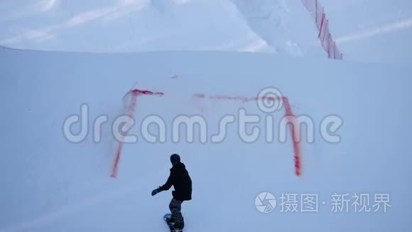 极限滑雪板和滑雪视频