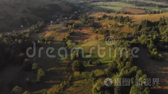 山村的夏季空中景色视频