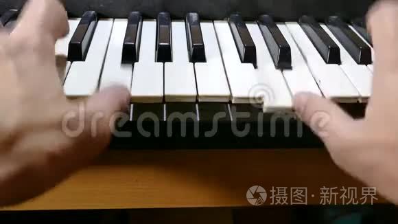演奏人手合成器钢琴音乐视频