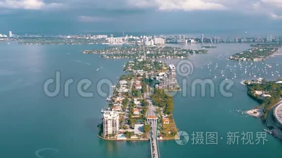 迈阿密，佛罗里达州，美国-2019年5月：空中无人机观景飞行迈阿密比斯坎湾。 上面的船和游艇。