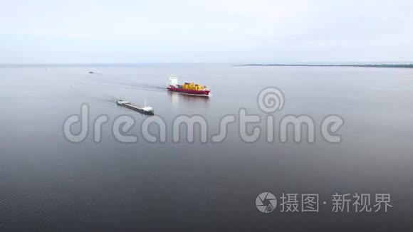 海运集装箱船的鸟瞰图视频