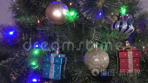 圣诞树上的五彩灯视频