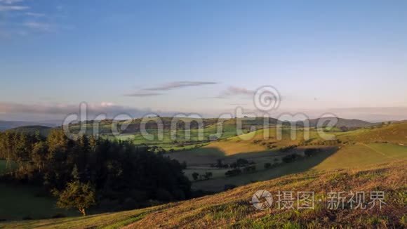 英国乡村绿山风景区视频