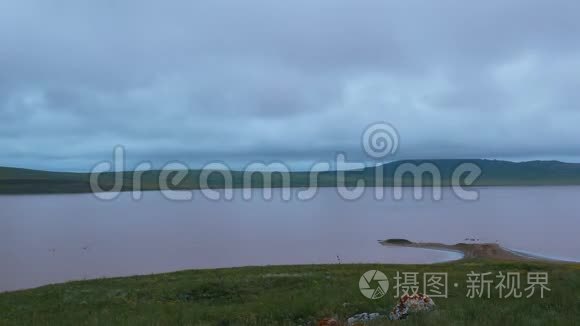 波普克角克里米亚半岛草原部分的春季云的运动。