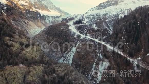 飞越雪山森林视频