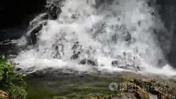 有干净和新鲜水的瀑布视频