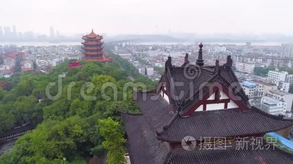 中国武汉-2017年5月2日：红门钟庙公园日黄鹤航空无人机全景