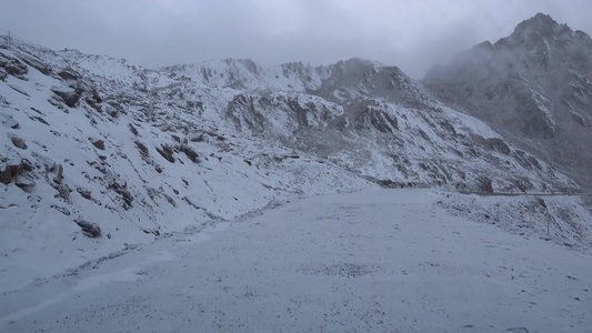 四姑娘山雪山道路视频