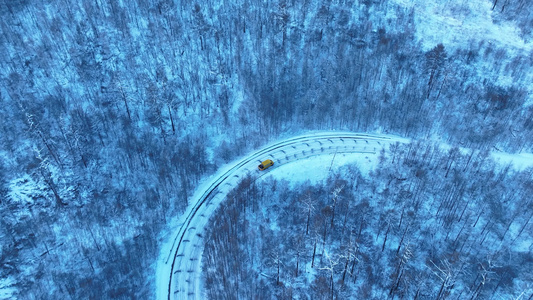 大兴安岭冬季雪景森林道路冰雪道路行车安全视频