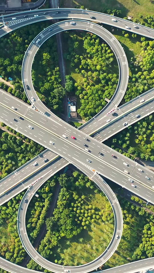 航拍城市风光交通旋转拍摄的高架桥立交桥车流堵车素材航拍中国73秒视频