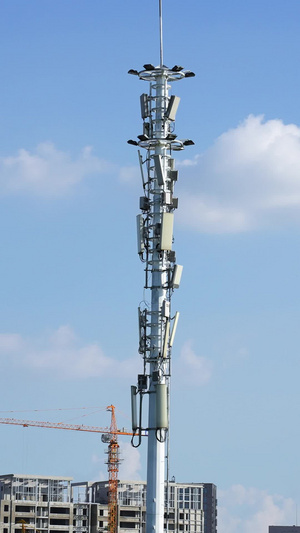 航拍城市蓝天白云天空5G 信号塔电信移动信号接收器基站素材信号塔素材44秒视频