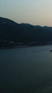 航拍夕阳下轮船驶过奉节长江港口长江游轮视频