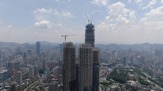 城市高楼吊塔蓝天白云航拍视频视频