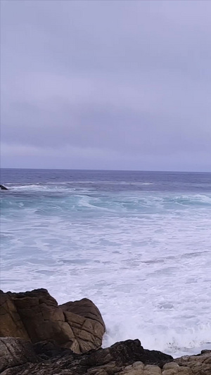 美国公路海边浪花慢镜头海岸线14秒视频