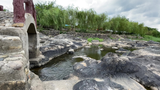 小溪 公园 溪边风景 视频