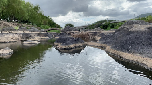 小溪 公园 溪边风景 视频