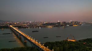 8K航拍南京长江大桥夜景车流长江航运延时摄影8秒视频