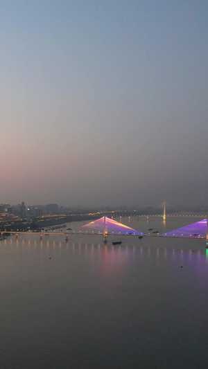 航拍城市武汉夜景客运码头旅游游轮交通街景人流素材城市素材77秒视频