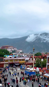 西藏拉萨著名八廓街街景延时视频城市旅游视频
