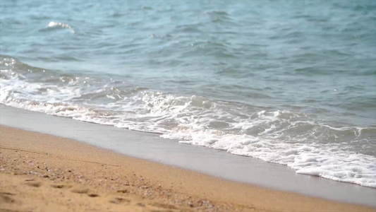 4K升格慢动作夏季大海海浪扑打沙滩视频