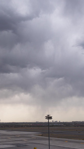 乌鲁木齐地窝堡机场雨后延时视频