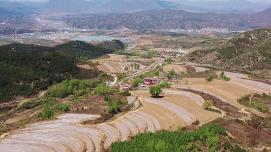 航拍乡村田地视频