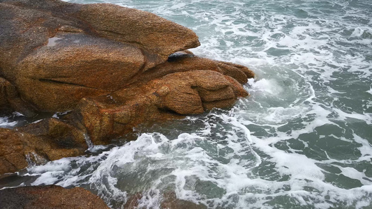 大海海浪礁石自然风景视频[巨礁]视频