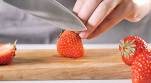 新鲜草莓切配实拍视频40秒视频