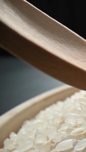 木勺舀米世界粮食日视频