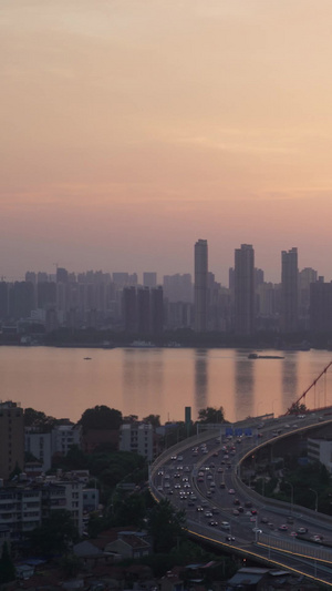 武汉地标鹦鹉洲长江大桥日落车流延时摄影时间流逝10秒视频