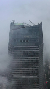 云雾中的城市青岛航拍视频青岛城市风光视频