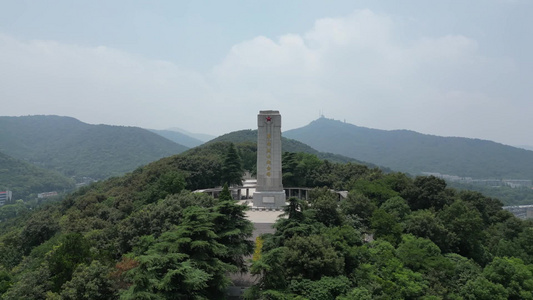 航拍湖北襄阳革命烈士纪念馆纪念碑视频