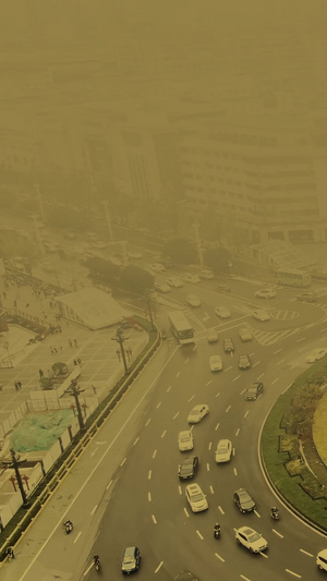 沙尘暴下的西安钟楼极端气候30秒视频
