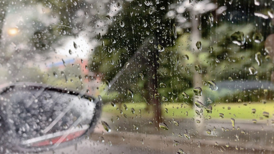 雨天行车地面道路与高架桥视频